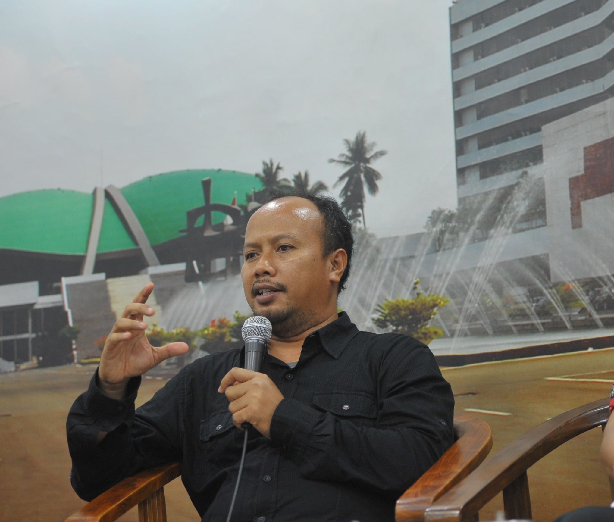 Pengurus harian YLKI Tulus Abadi