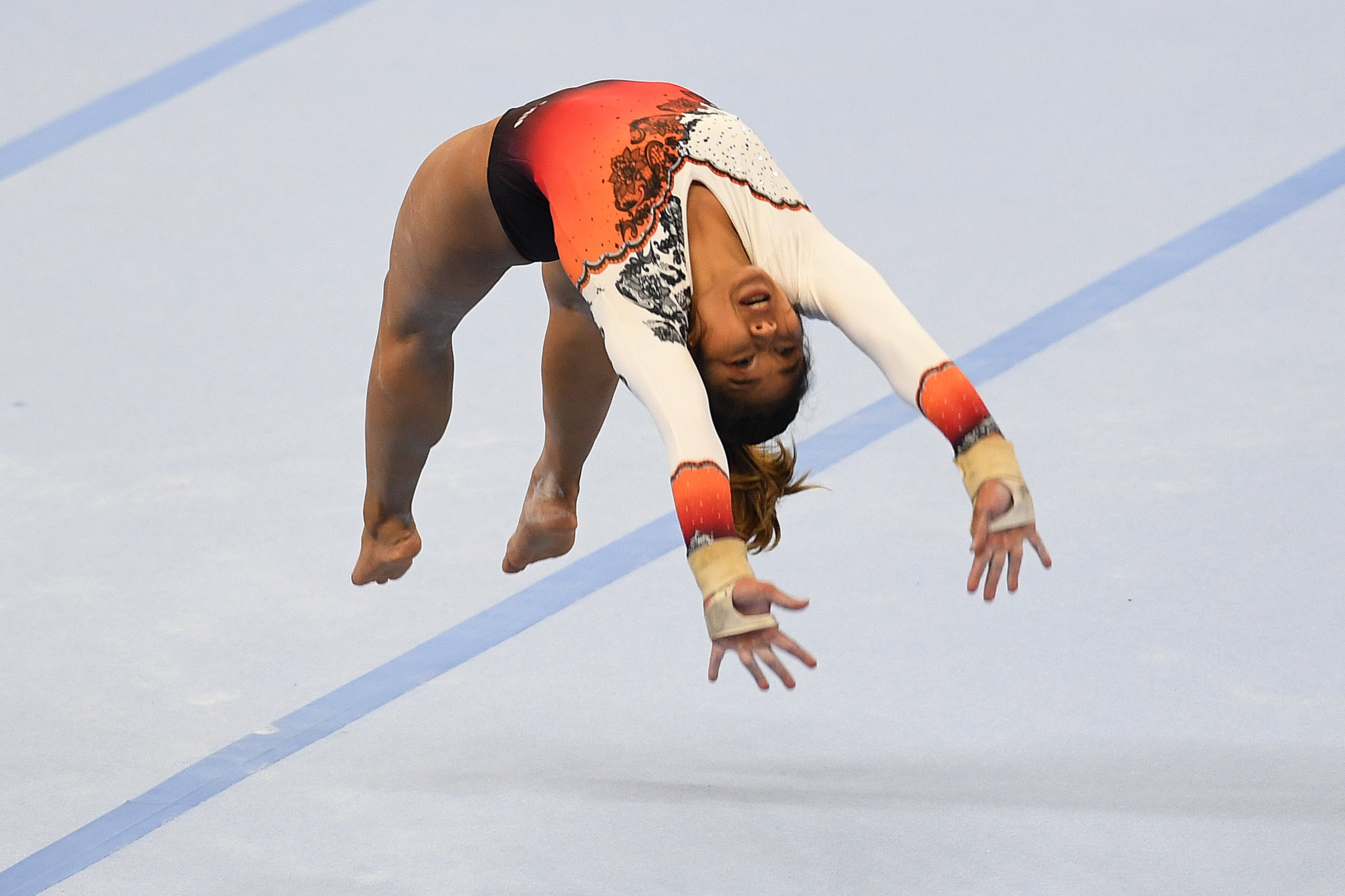 Pesenam Indonesia Irfanaluthfi Rifda beraksi pada pertandingan Senam Artistik SEA Games ke-30 di Filipina.