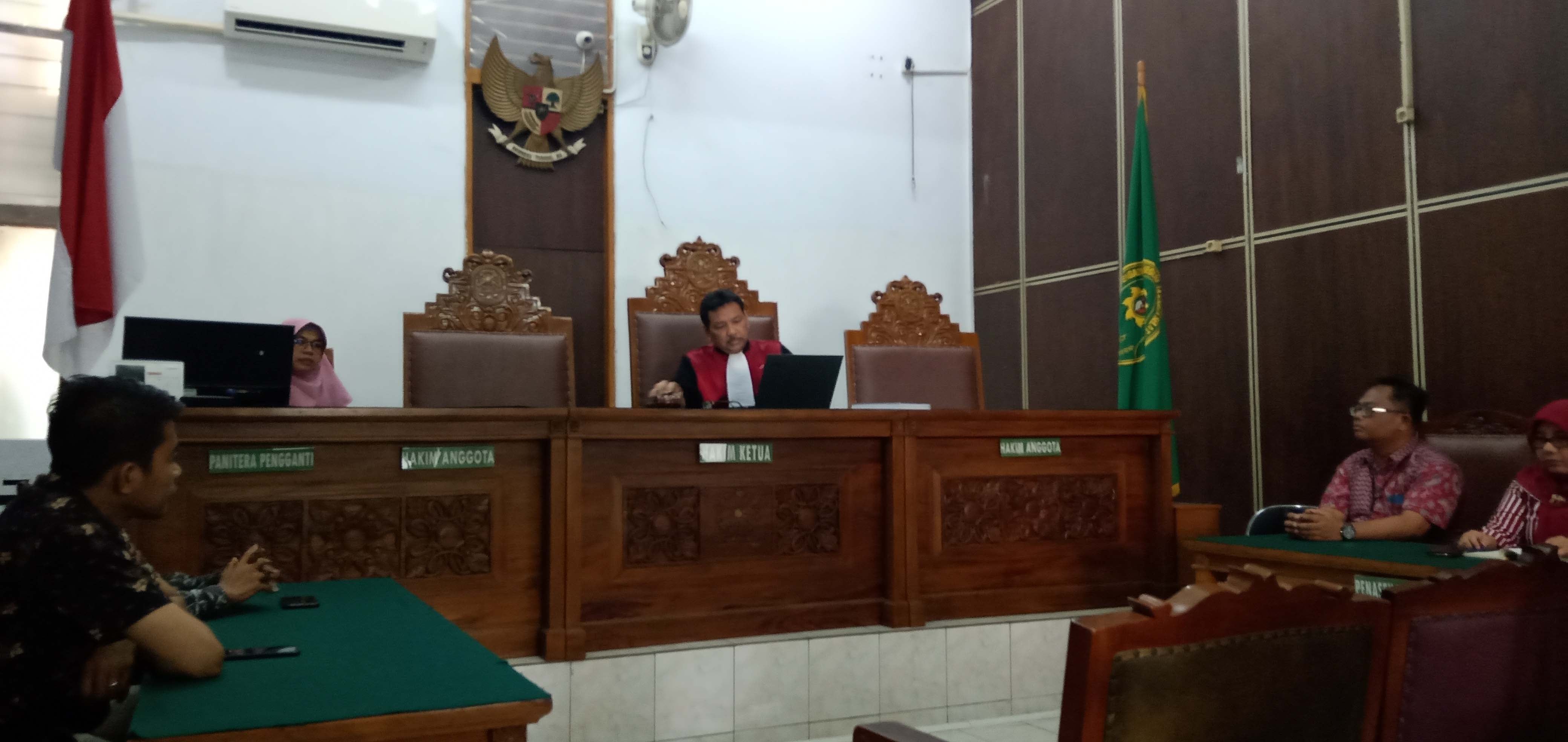 Hakim Tunggal PN Jakarta Selatan, Sujarwanto membacakan hasil sidang putusan praperadilan mantan Presiden Direktur PT Lippo Cikarang.