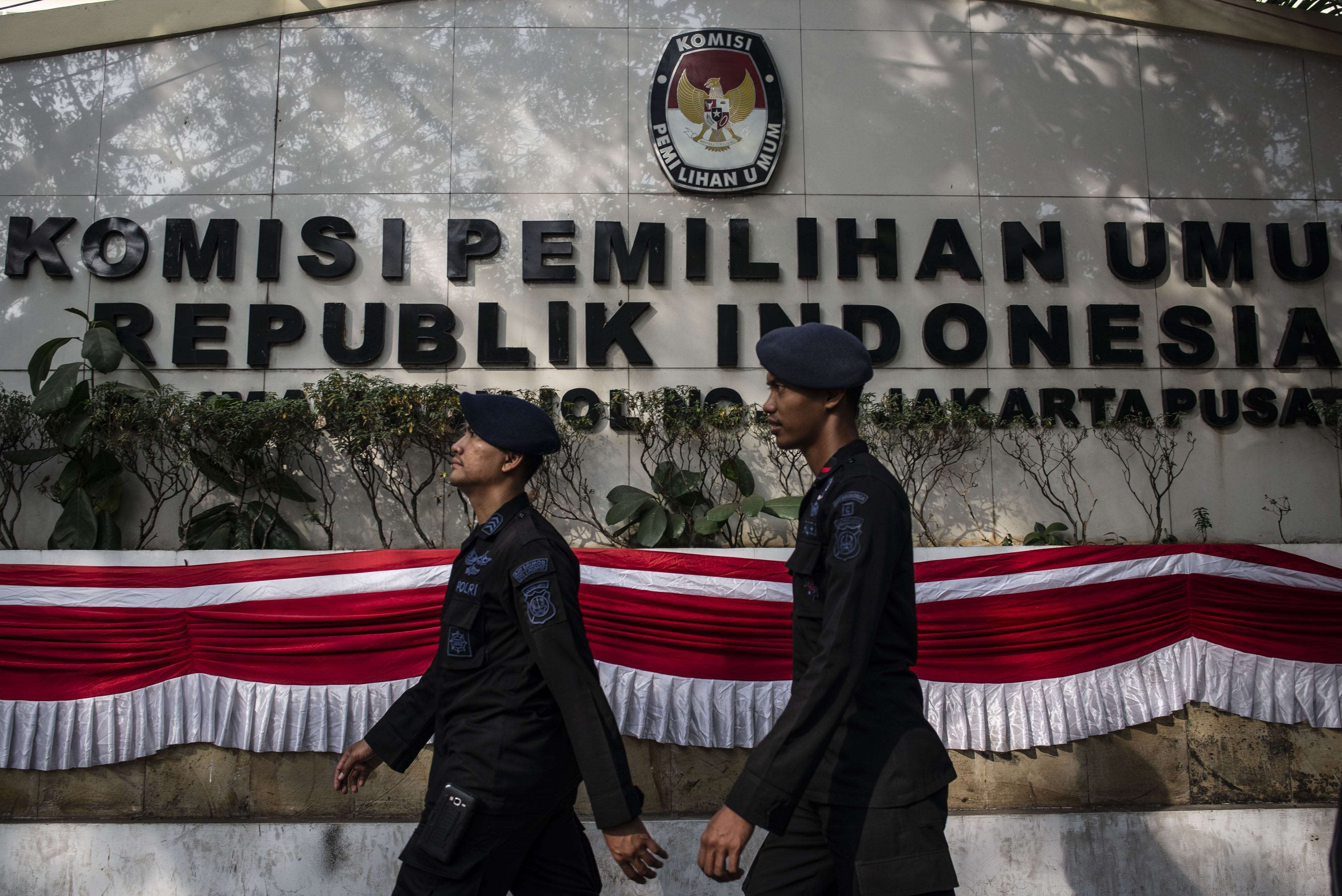 KPK Geledah Ruang Komisioner KPU