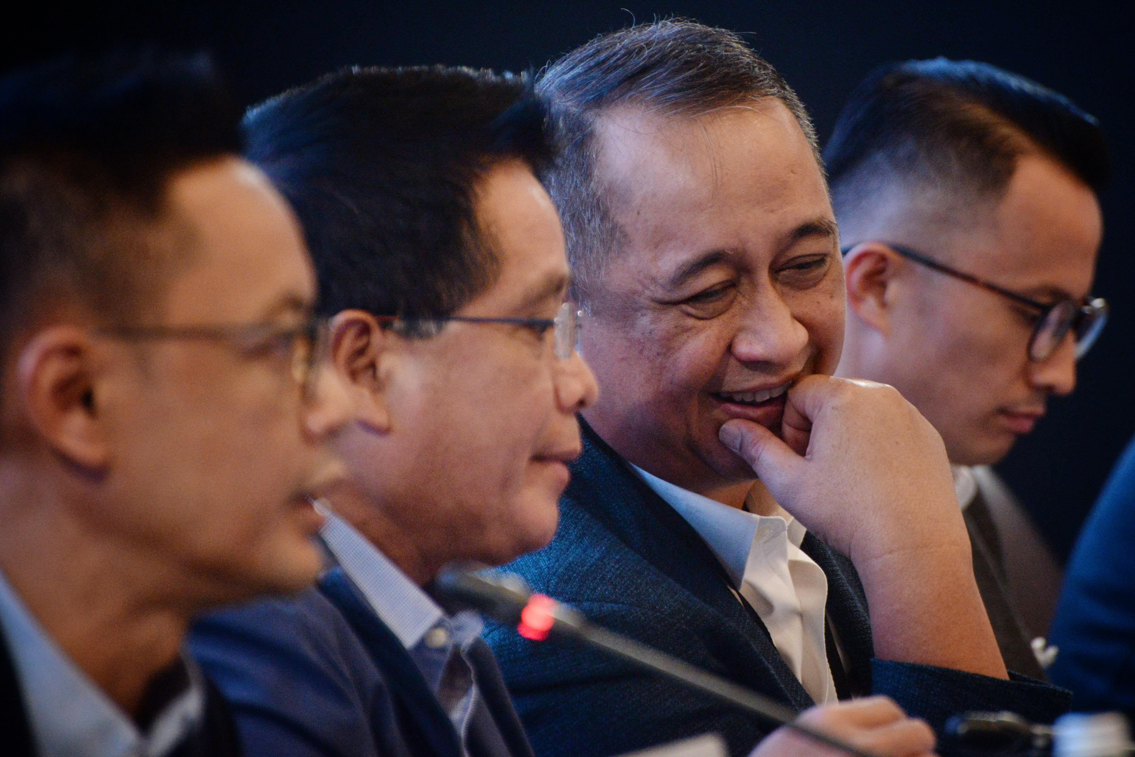 KINERJA BANK MANDIRI TRIWULAN IV-2019: Direktur Utama Bank Mandiri Royke Tumilaar (kedua kanan) 