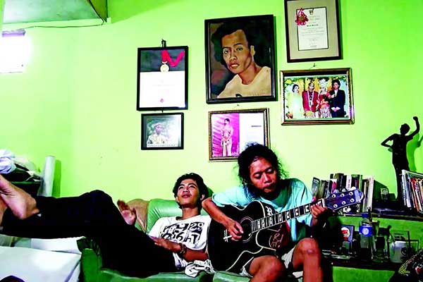 Luka Bangsa dalam Nyanyian Fajar