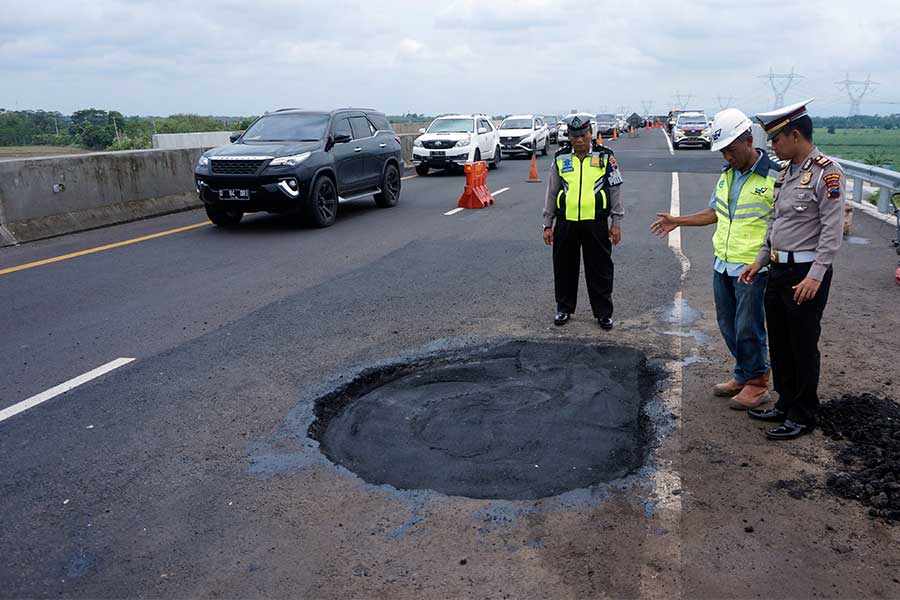 Hati-Hati Tol Pemalang-Batang Banyak Lubang