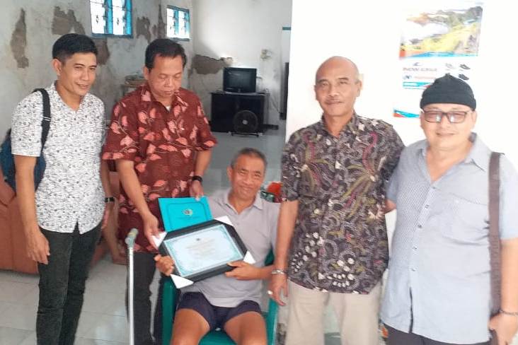 PWI Jatim Beri Penghargaan Sejumlah Wartawan Senior