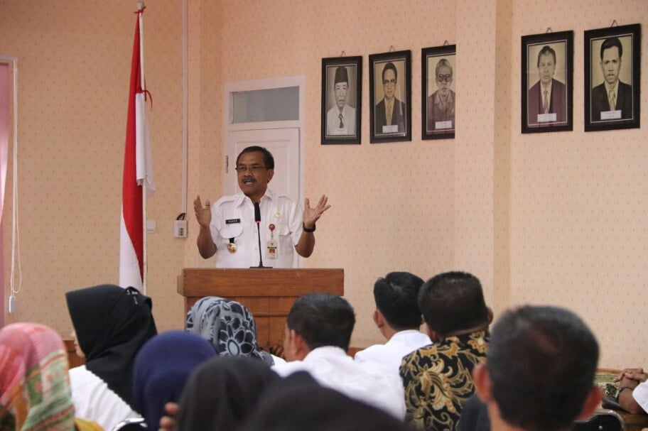 Bupati Blora Djoko Nugroho menyatakan siap menggelar uji kompetensi untuk guru tidak tetap pekan depan. 