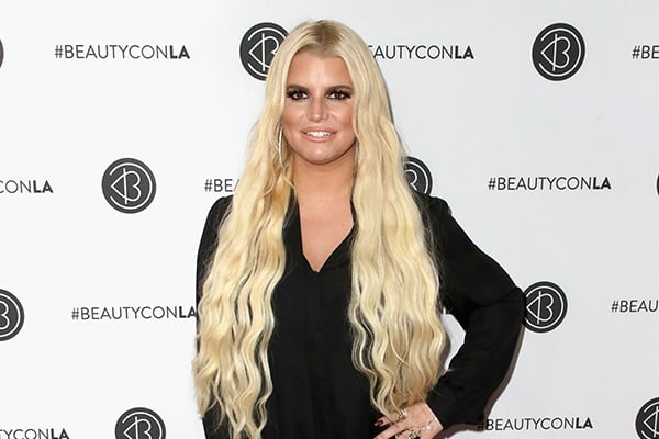 Jessica Simpson Luncurkan Buku tentang Trauma