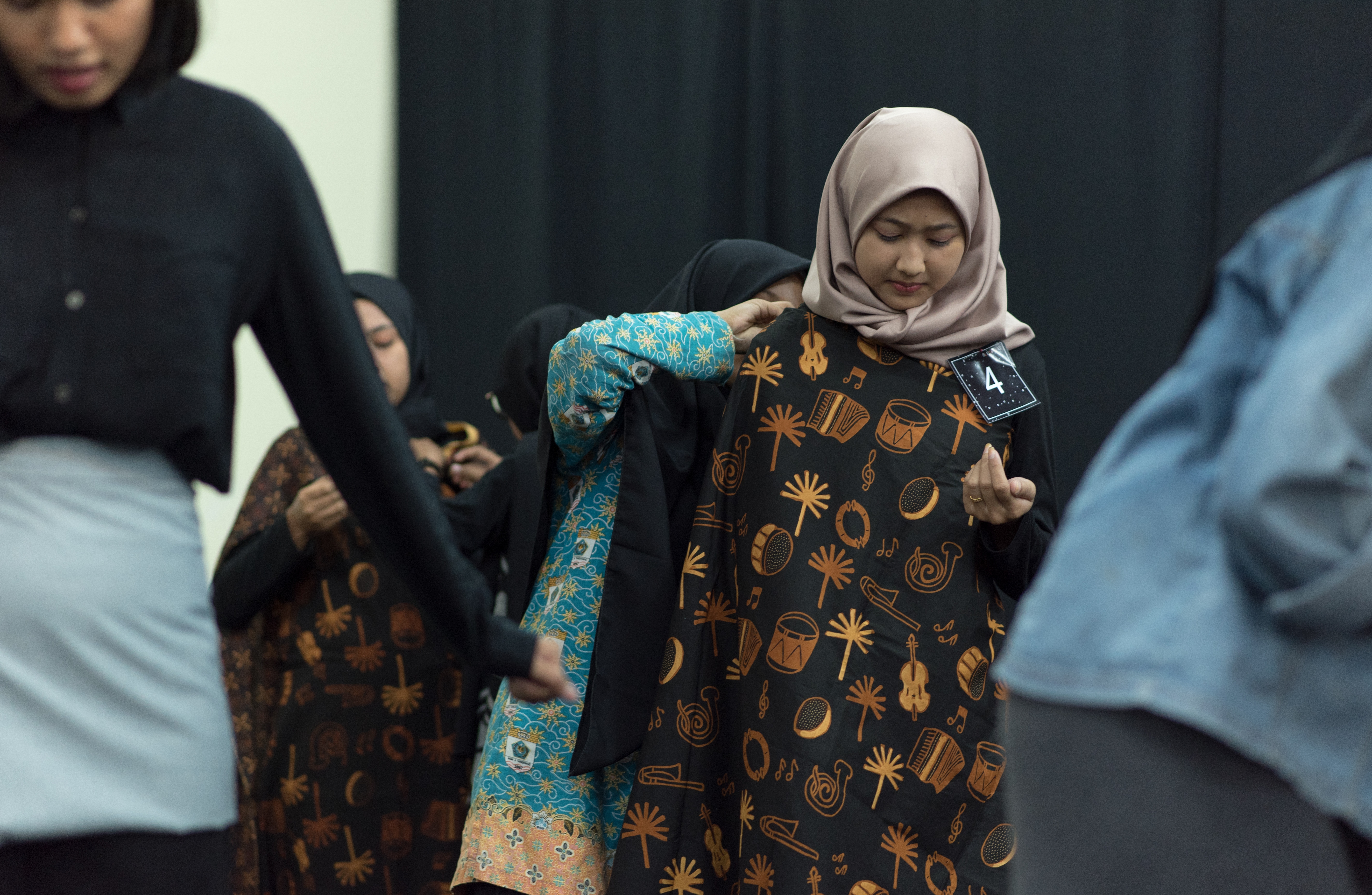 Desainer Elemwe Gelar Batik Draping Competition 