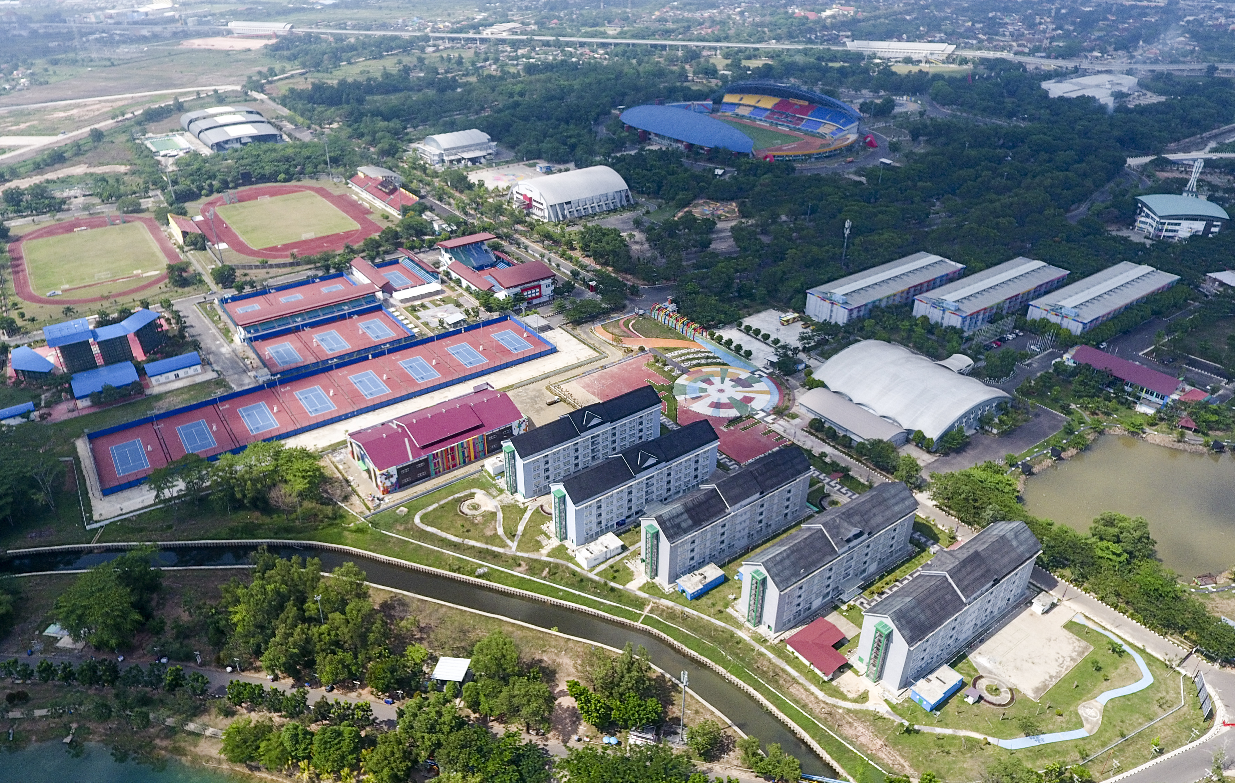  Foto udara kawasan olahraga Jakabaring Sport City (JSC) Palembang