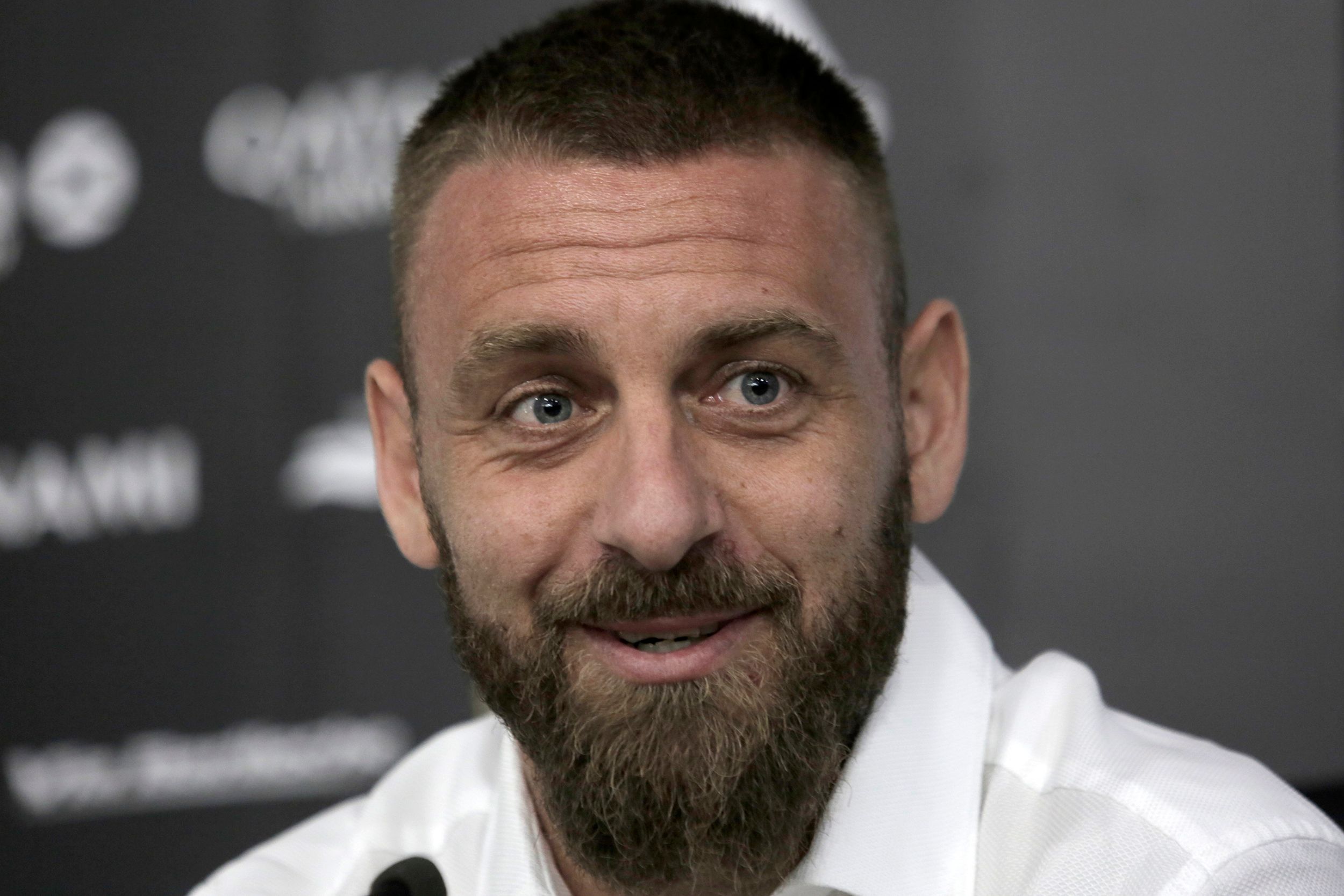 De Rossi Putuskan Pensiun