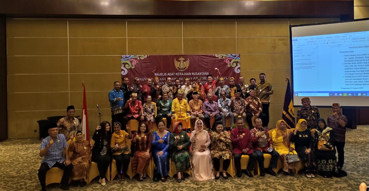 Majelis Adat Kerajaan Nusantara (MAKN) menyuarakan keprihatinan atas munculnya beberapa orang yang mengklaim memiliki kerajaan.