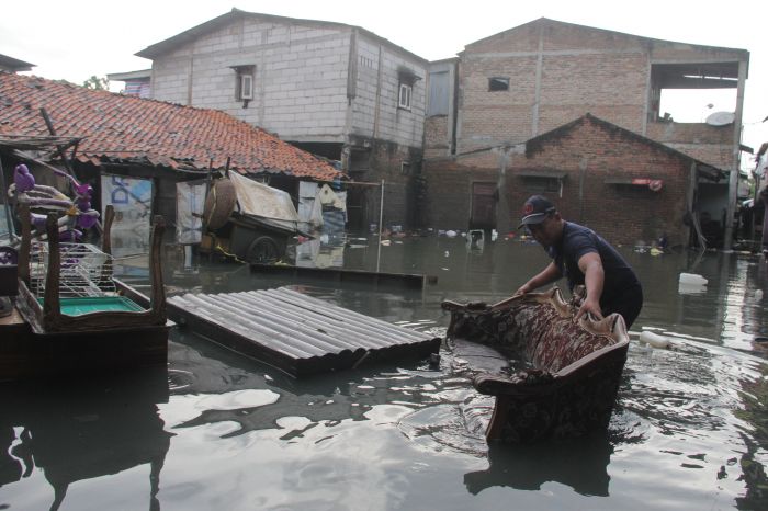 Banjir di kawasan Kalideres di awal tahun baru