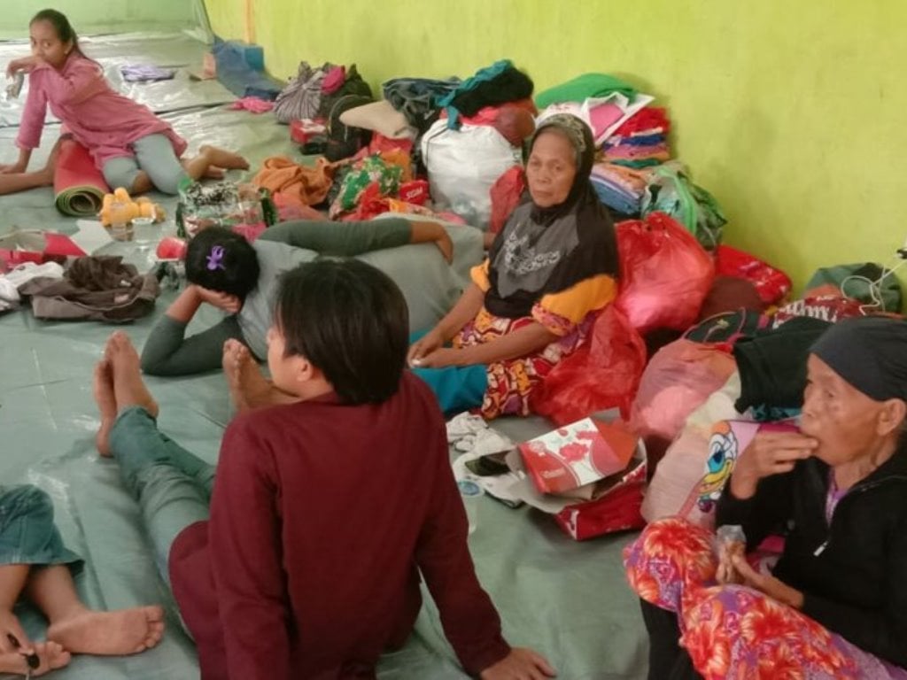 Korban banjir masih bertahan di pengungsian