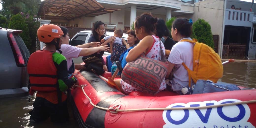 OVO Gandeng PMI, ACT, dan Rumah Zakat Bantu Korban Banjir 