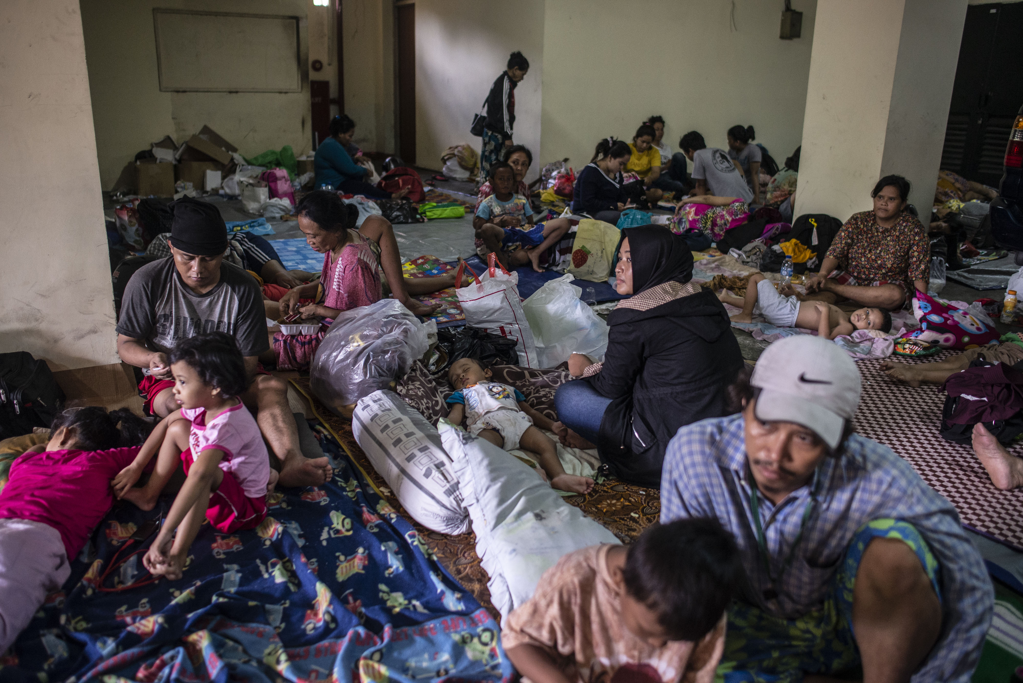 Pengungsi banjir di Kampung Pulo, Jakarta Timur
