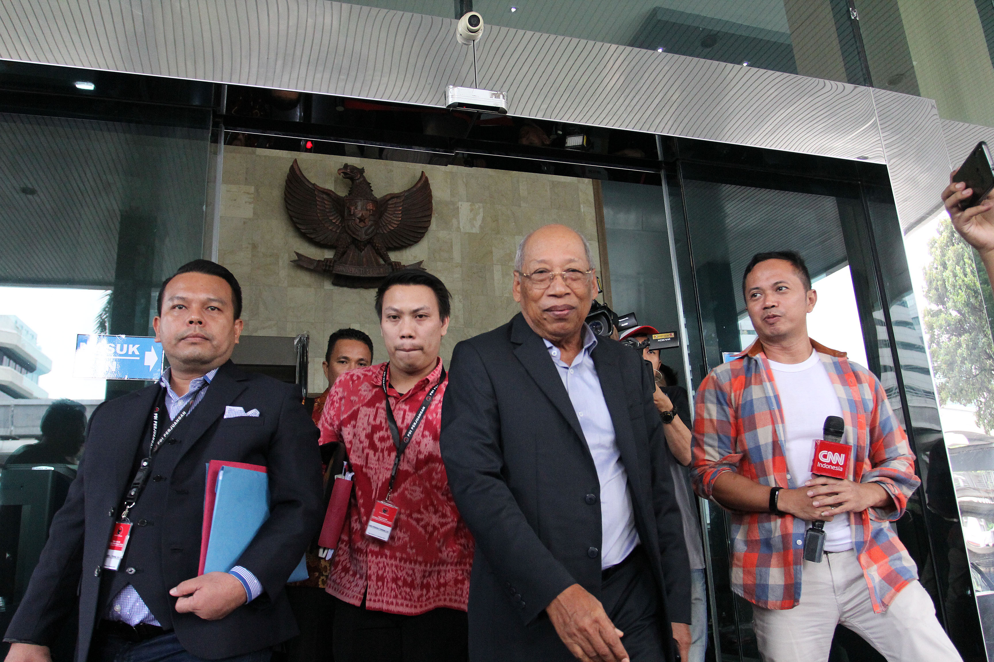 Tim hukum PDIP di gedung KPK saat bertemu Dewas KPK