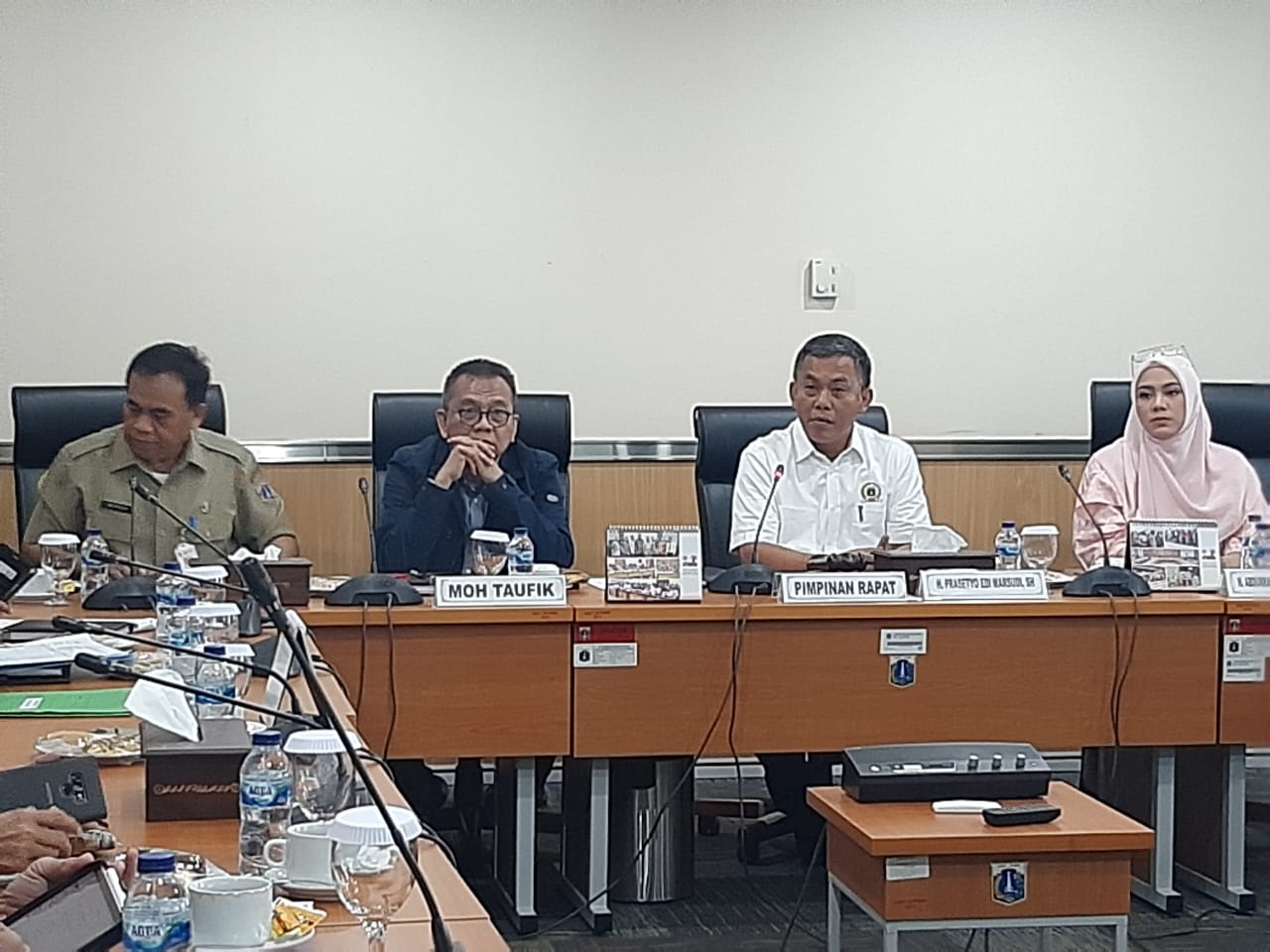 DPRD menggelar rapat dengan Pemprov DKI terkait proyek revitalisasi Monas di Gedung DPRD DKI, Selasa (28/1).