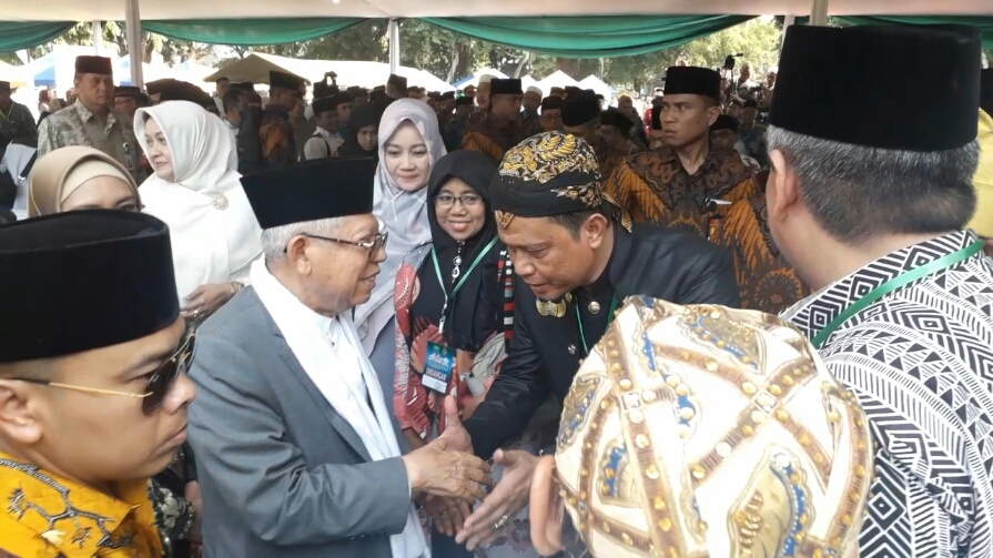 Raja Djipang Pangeran Raja Adipati Barik Barliyan Surowiyoto bersama Wakil Presiden KH Ma'ruf Amin.