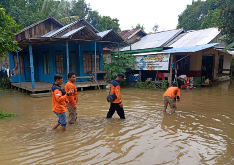 BPBD Kalsel telah mengeluarkan peringatan meluapnya sungai-sungai di wilayah itu agar masyarakat waspada.