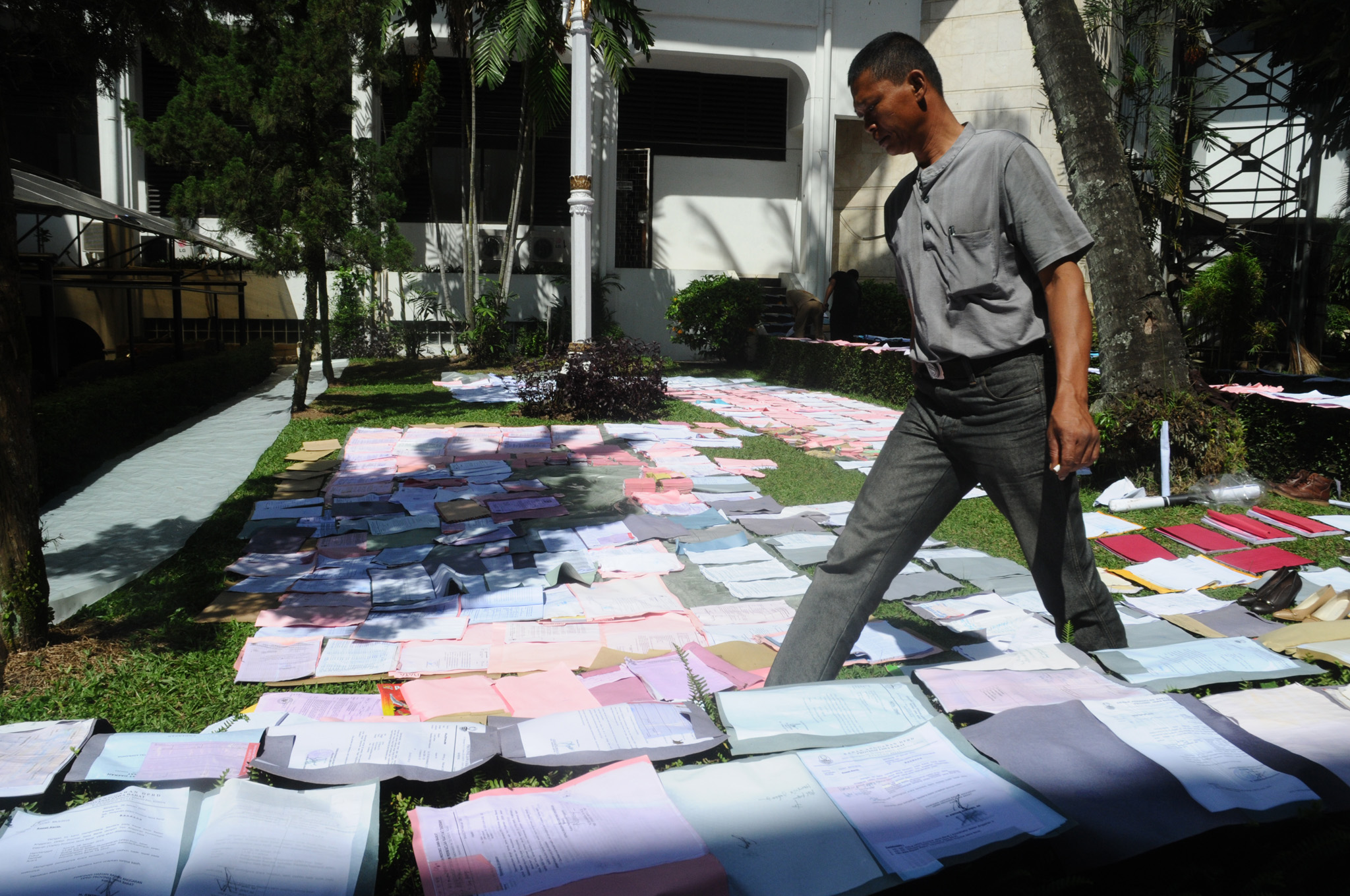 Buku Nikah Rusak Akibat Banjir, Kemenag: Penggantiannya Gratis