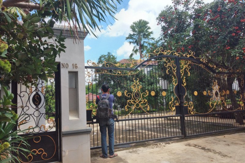 Rumah Orang Tua Reynhard Sinaga di Depok Terlihat Sepi