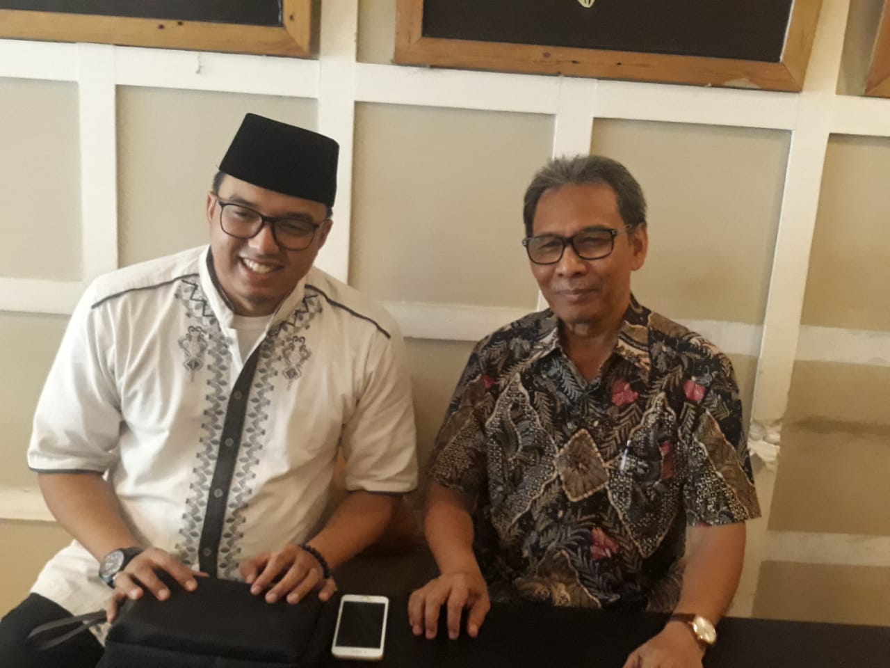 Pembina Yayasan Pionir Indonesia Anas M Adam dan Perwakilan LBHTPI  Amsori Ahmad Al Habsyi