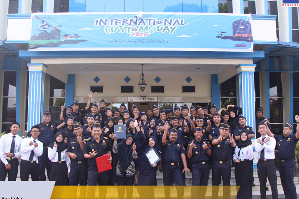 Peringatan HPI tersebut dilaksanakan dalam bentuk apel khusus yang dilaksanakan di Lapangan Kantor Bea dan Cukai Pematangsiantar, Sumut.