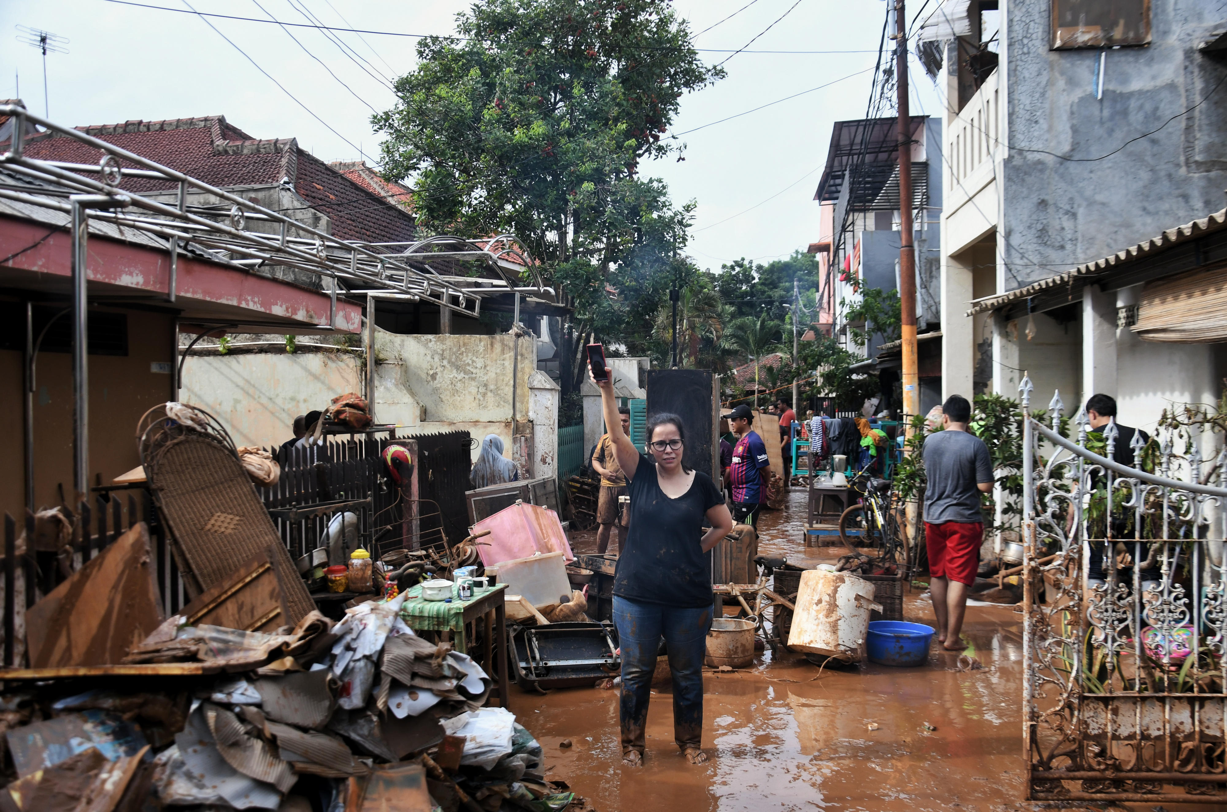 Tak Tetapkan Status Tanggap Darurat, Anies : Banjir Cepat Surut
