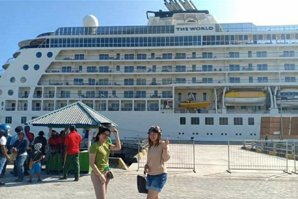  Kapal Cruise MV The World