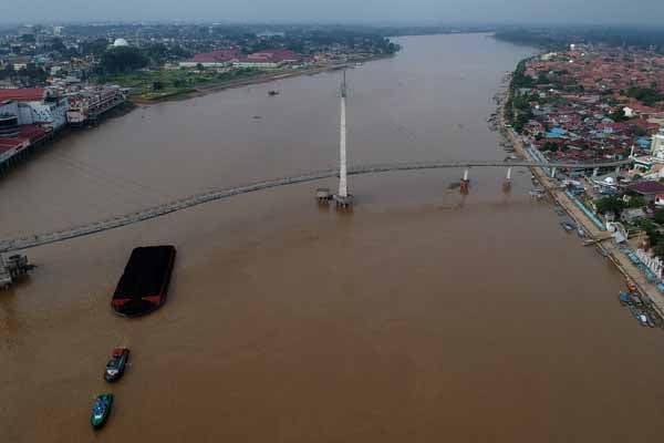 Debit Air Sungai Batanghari Meningkat, Bantaran Terendam