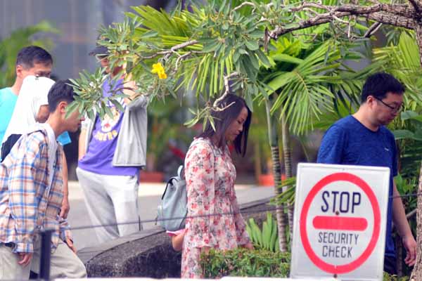 Sejumlah wisatawan asal China berada di Padang, Sumatera Barat, Senin (27/1)