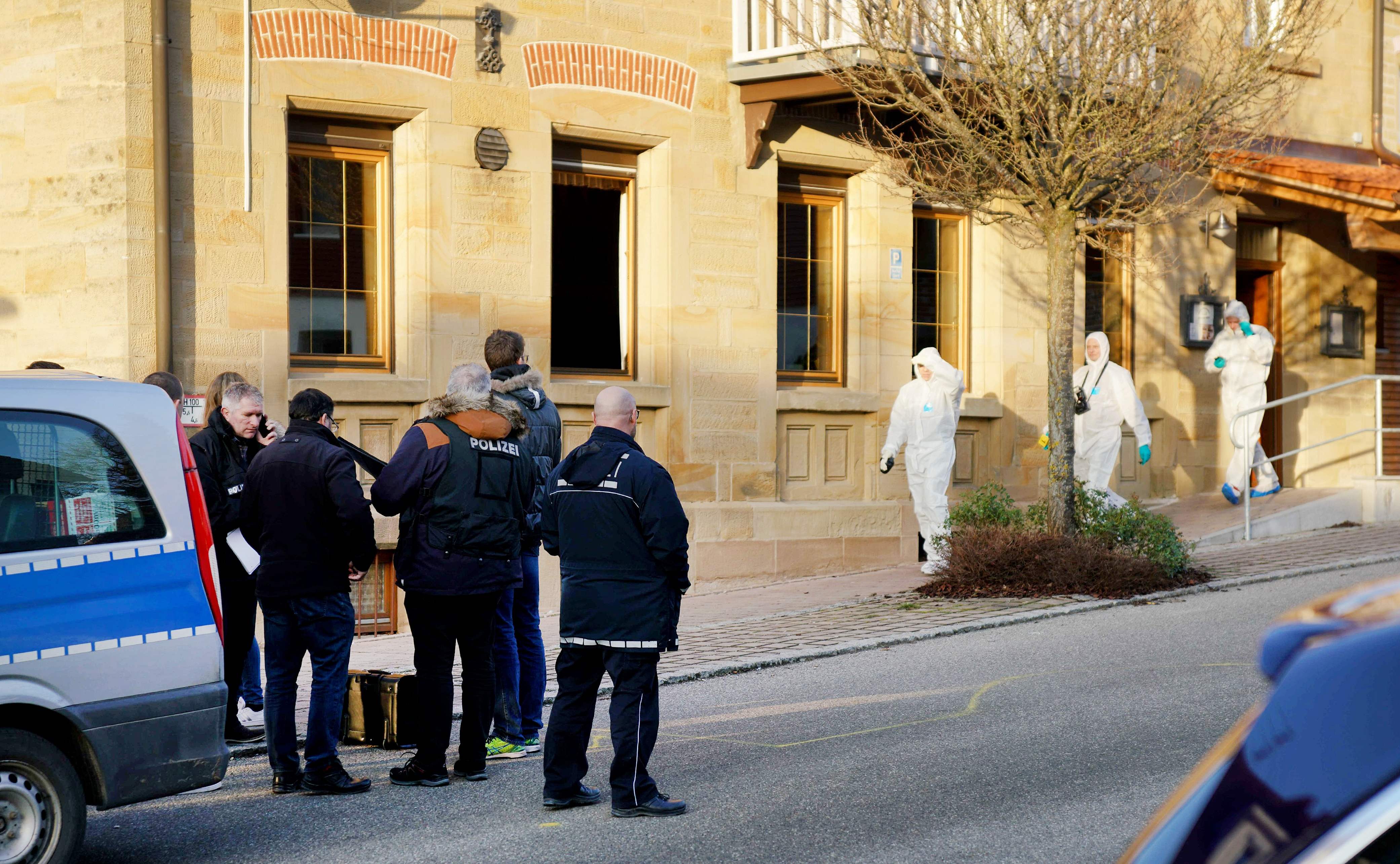 Polisi berada di lokasi penembakan di sebuah restoran di Rot am See, Jerman, Jumat 24 Januari 2020.