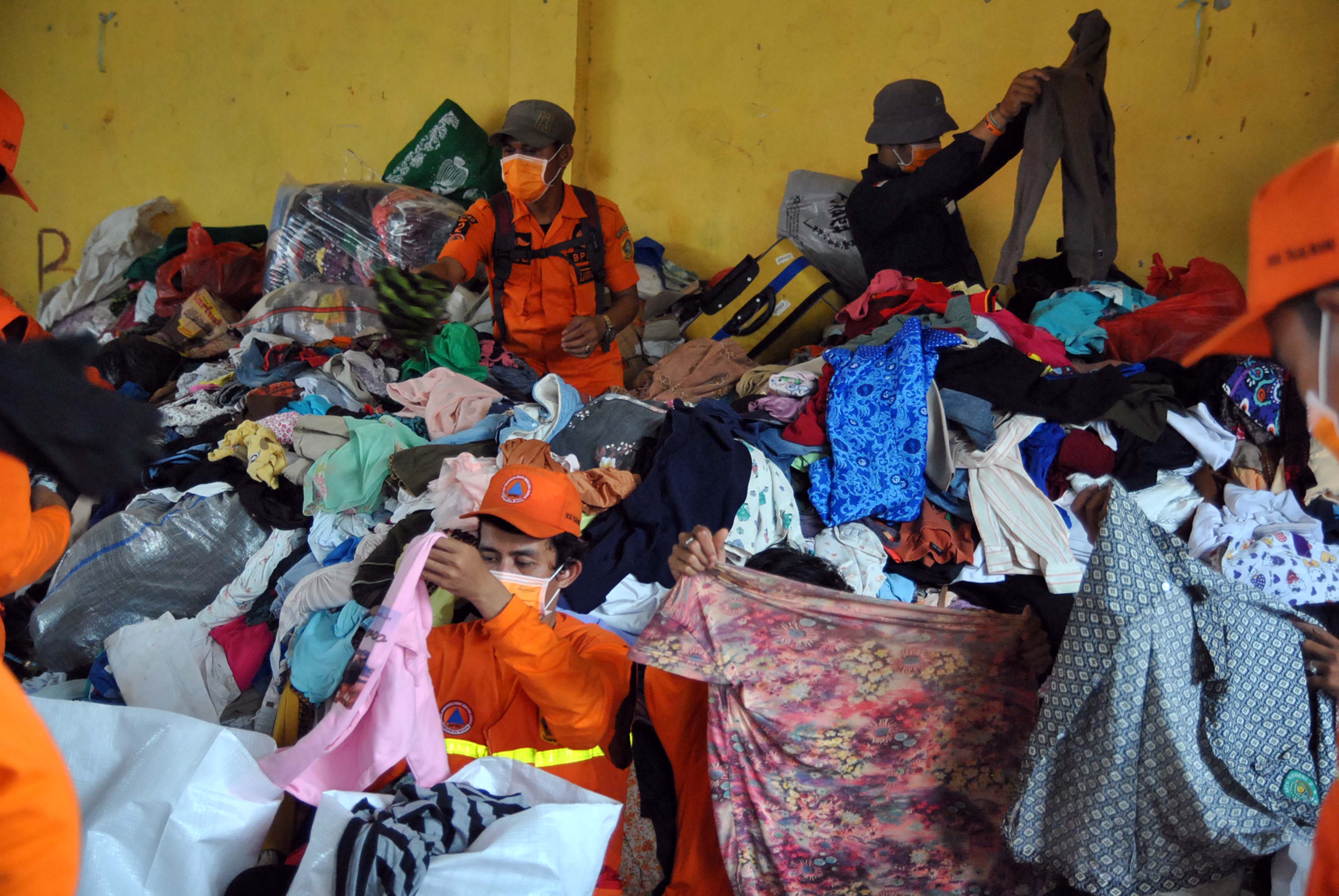BNPB Minta Warga Setop Kirim Pakaian Bekas