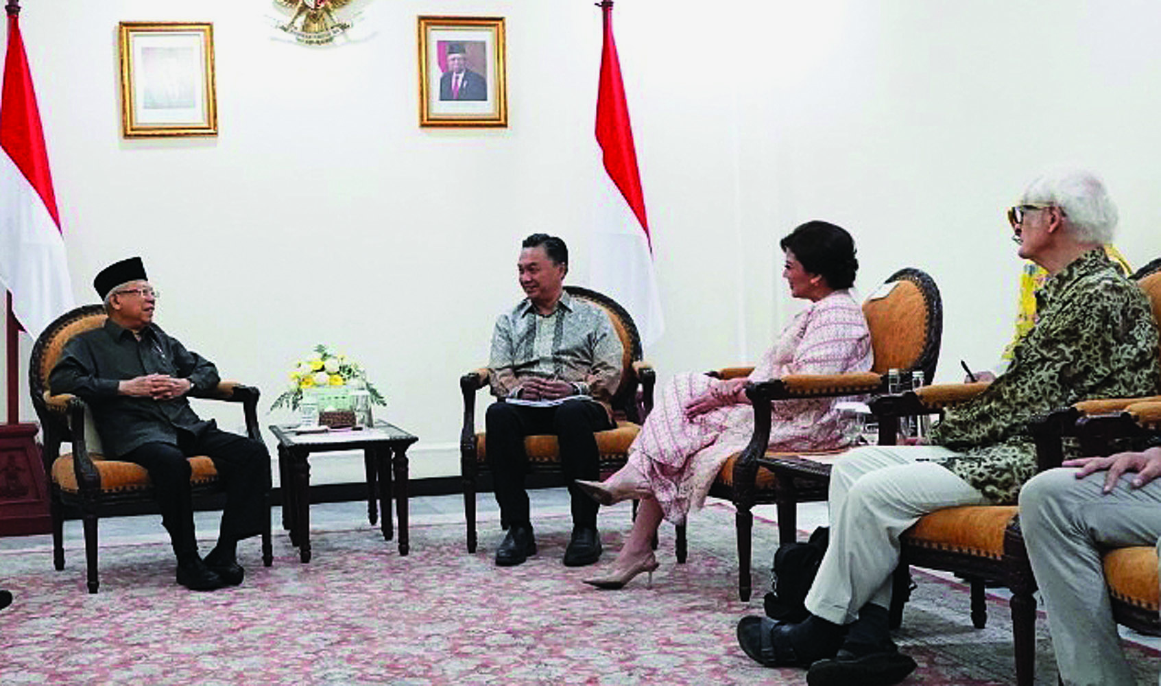 Wapres Ma’ruf Amin menerima Pendiri FPCI Dino Patti Djalal (kedua dari kiri) yang didampingi Rosa Rai Djalal dan tokoh agama Romo Magnis.