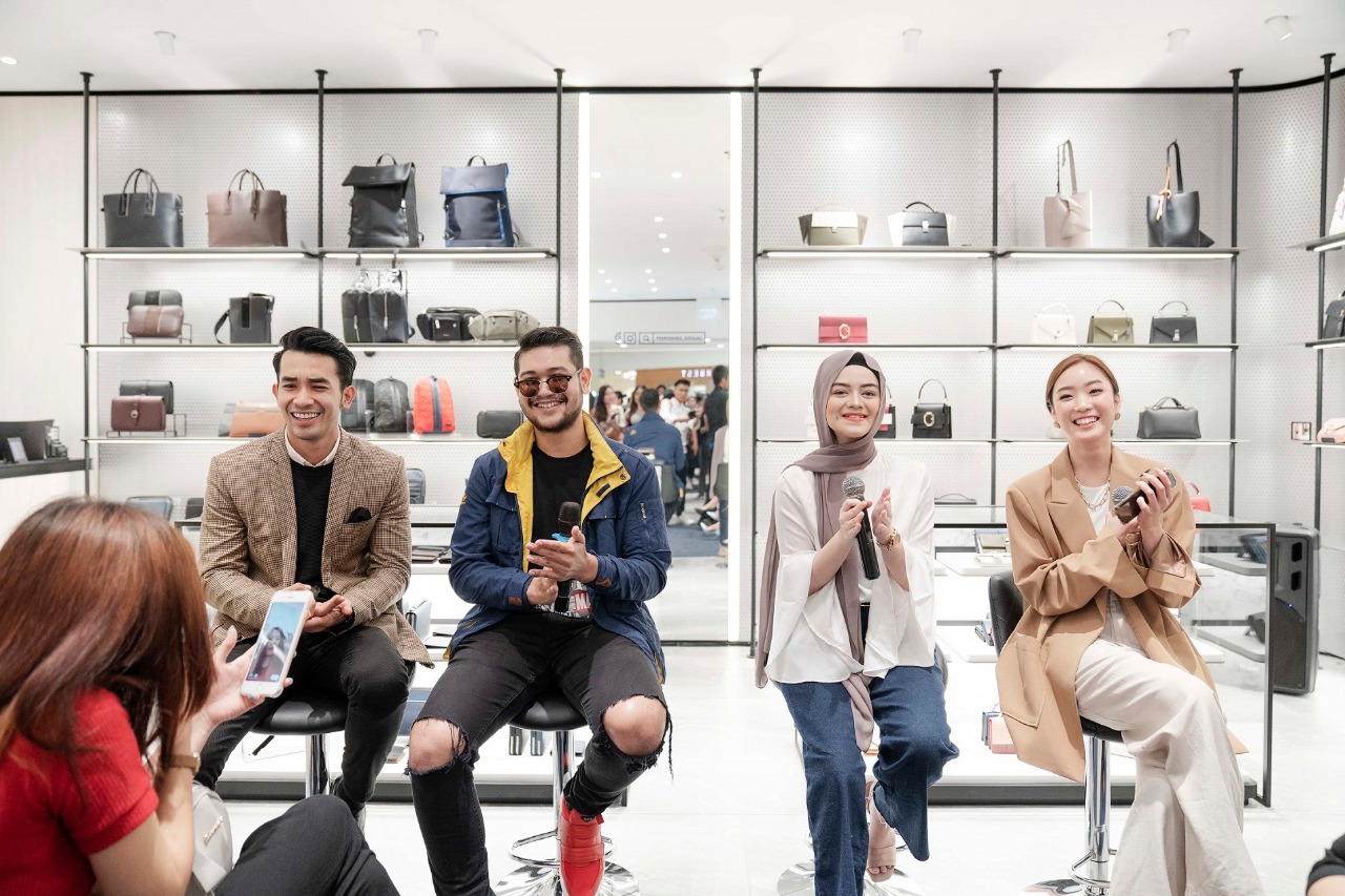 Jumpa pers bersama Pedro mengenai Mirror Selfie Outfit of The Day (OOTD).