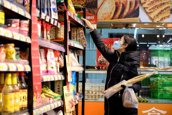 Suasana pusat perbelanjaan di Wuhan