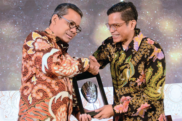 Dirut PT Bank Tabungan Negara (persero) Tbk Pahala N Mansury bersama Wakil Menteri Keuangan Suahasil Nazara