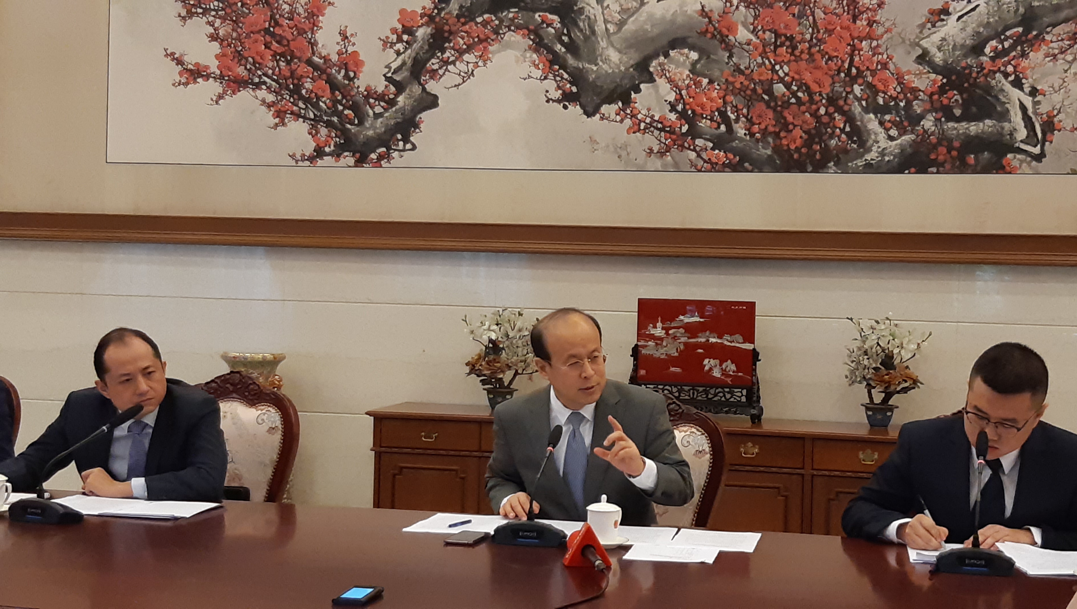 Dubes Tiongkok untuk Indonesia menyampaikan konferensi pers terkait virus korona di Kedubes Tiongkok, Jakarta.