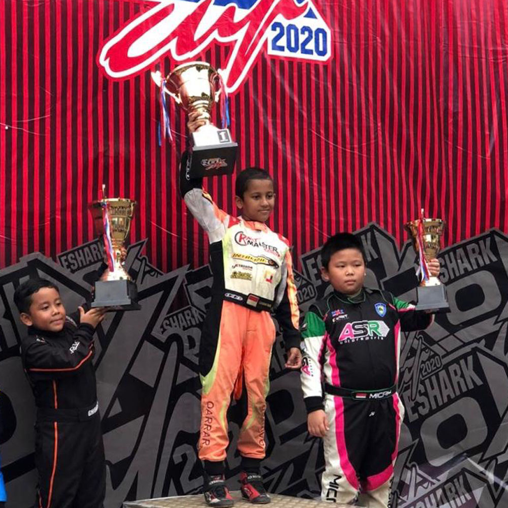 Qarrar Firhand di podium juara Eshark Rok 2020