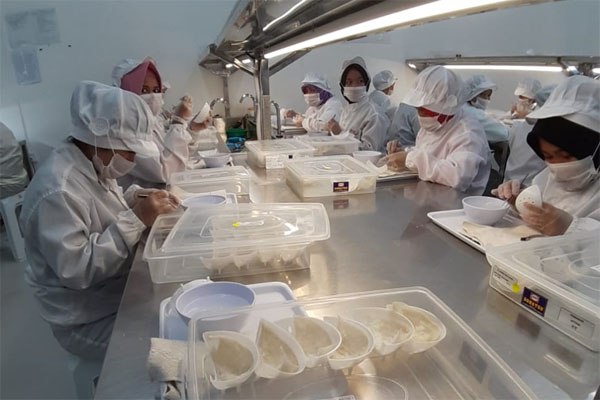 Pabrik pengolahan sarang walet di Indonesia yang diekspor ke sejumlah negara. 