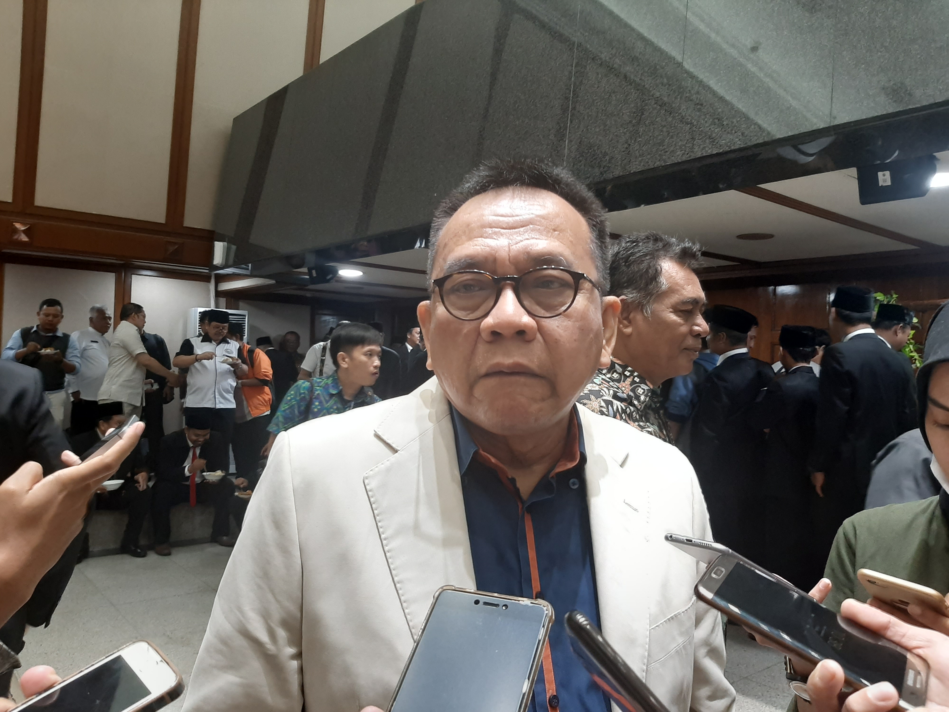 Wakil Ketua DPRD dari fraksi Gerindra, Mohamad Taufik, saat menanggapi pertanyaan wartawan.