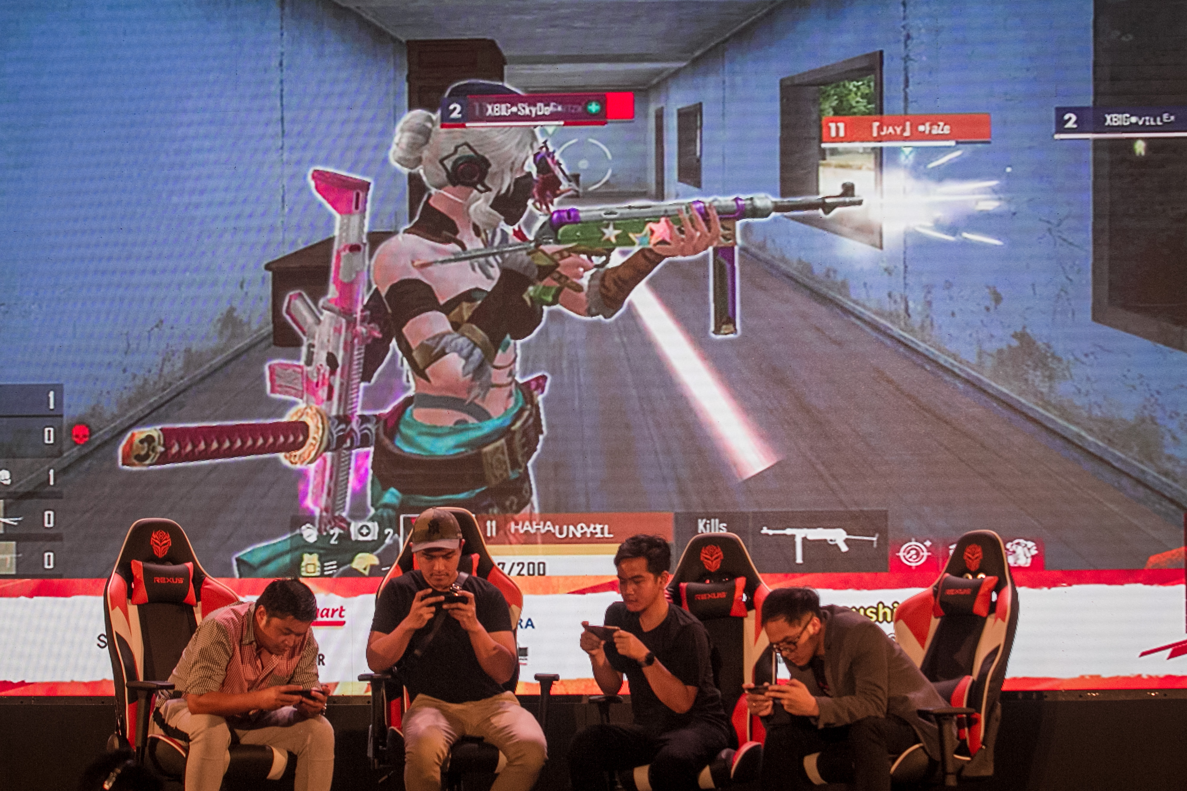 Dua putra Presiden Joko Widodo, Gibran Rakabuming dan Kaesang Pangarep ikut bermain gim daring Free Fire