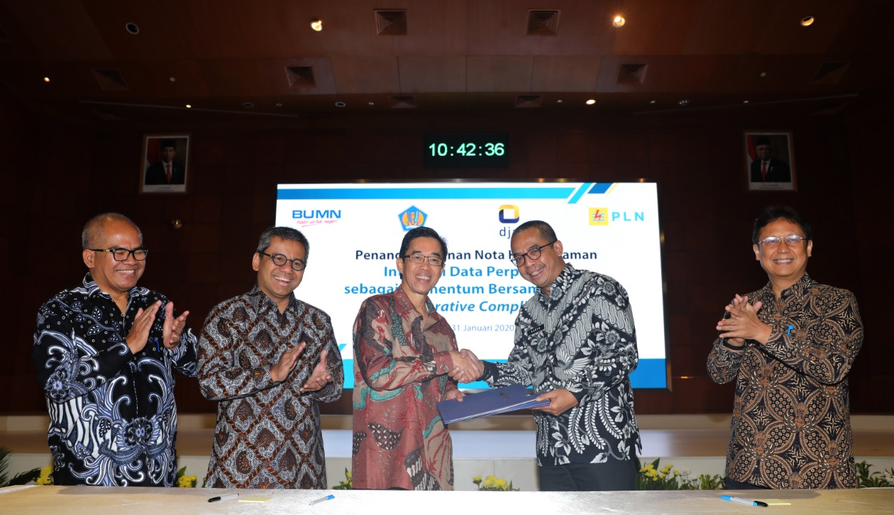 Penandatangan MoU antara PLN dan Direktorat Jenderal Pajak. 