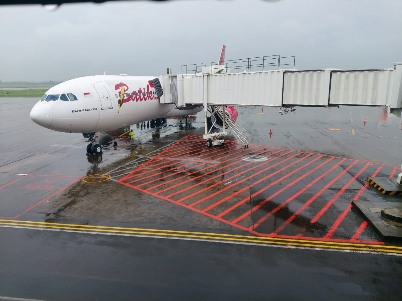 Pesawat Airbus A 330-300EO milik Batik Air yang mengangkut WNI dari Wuhan, Tiongkok