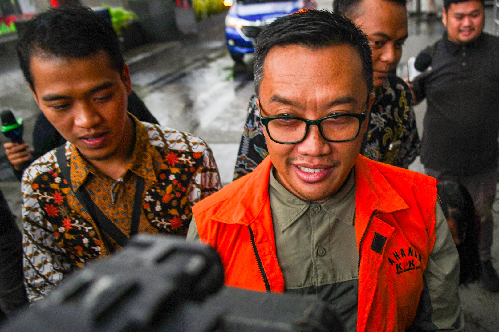 Mantan Menpora Imam Nahrawi (kanan)