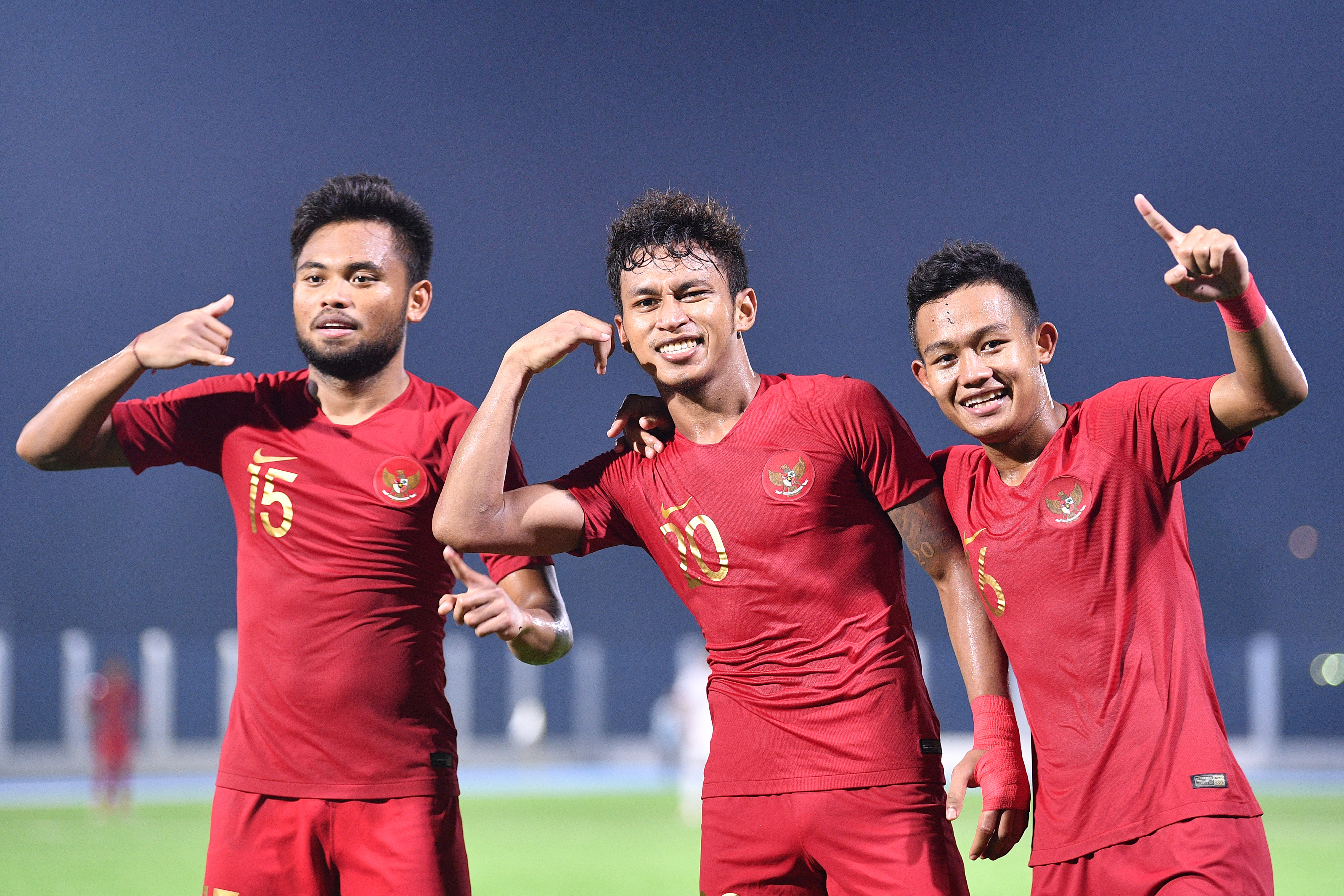  Pemain Timnas Indonesia Saddil Ramdani (kiri), Osvaldo Haay, dan  Sani Rizki (kanan)  melakukan selebrasi usai mencetak gol ke Laos.