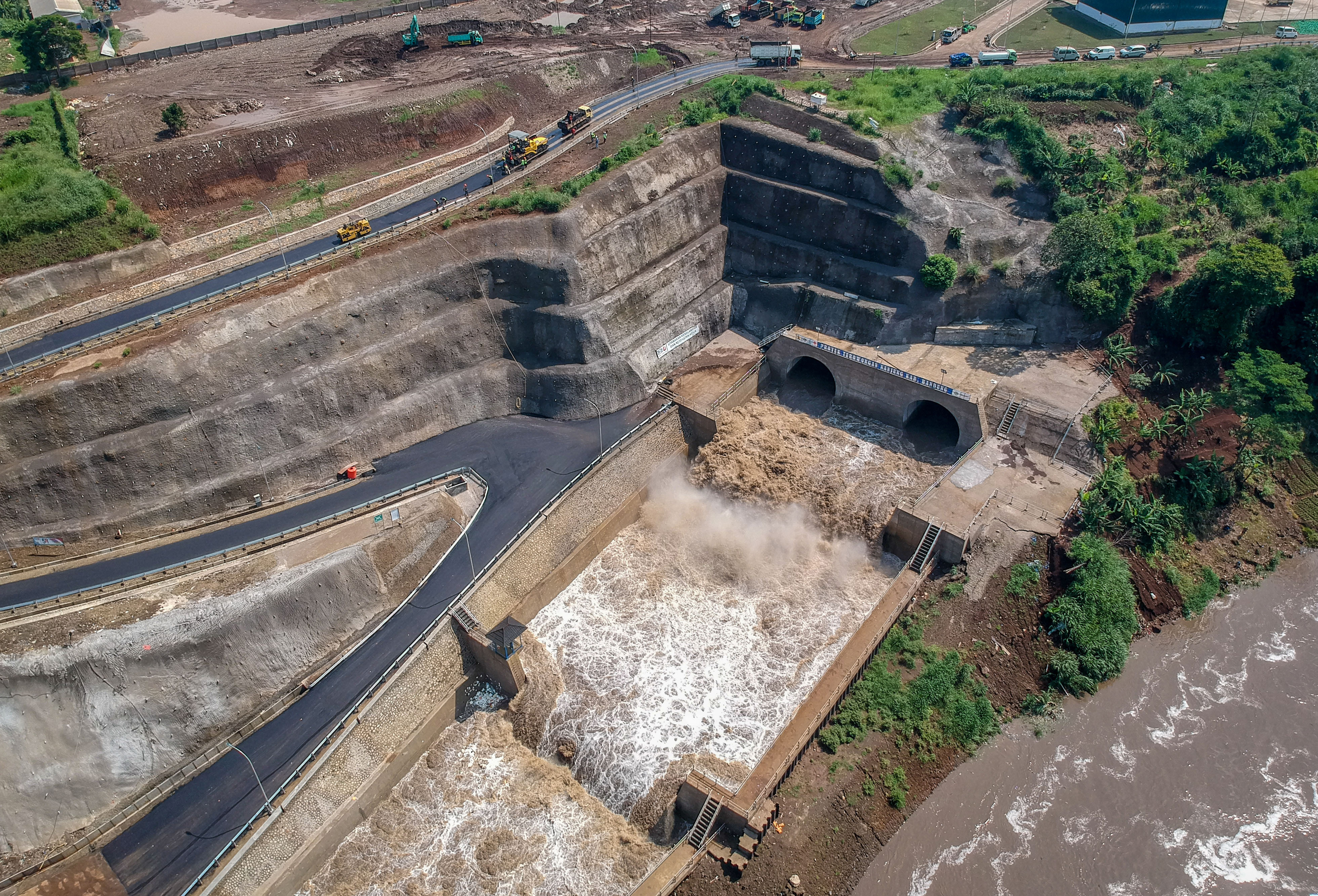  Foto udara terowongan air Sungai Citarum di Nanjung, Margaasih, Kabupaten Bandung, Jawa Barat