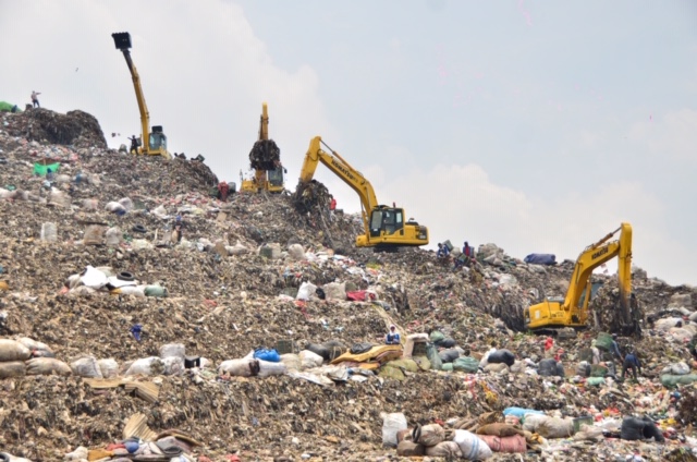 Tumpukan sampah di Bantargebang