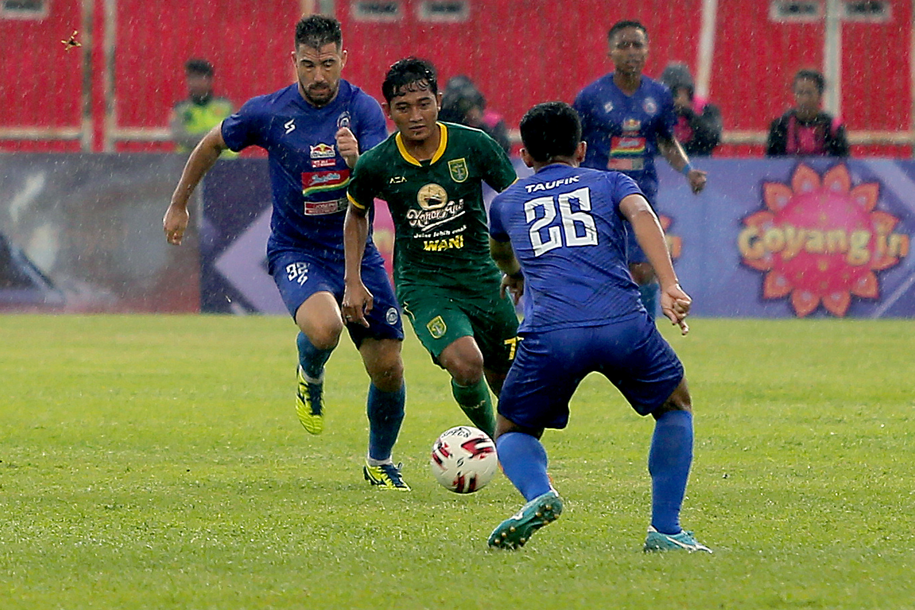 Laga Persebaya lawan Arema di semifinal Piala Gubernur Jatim