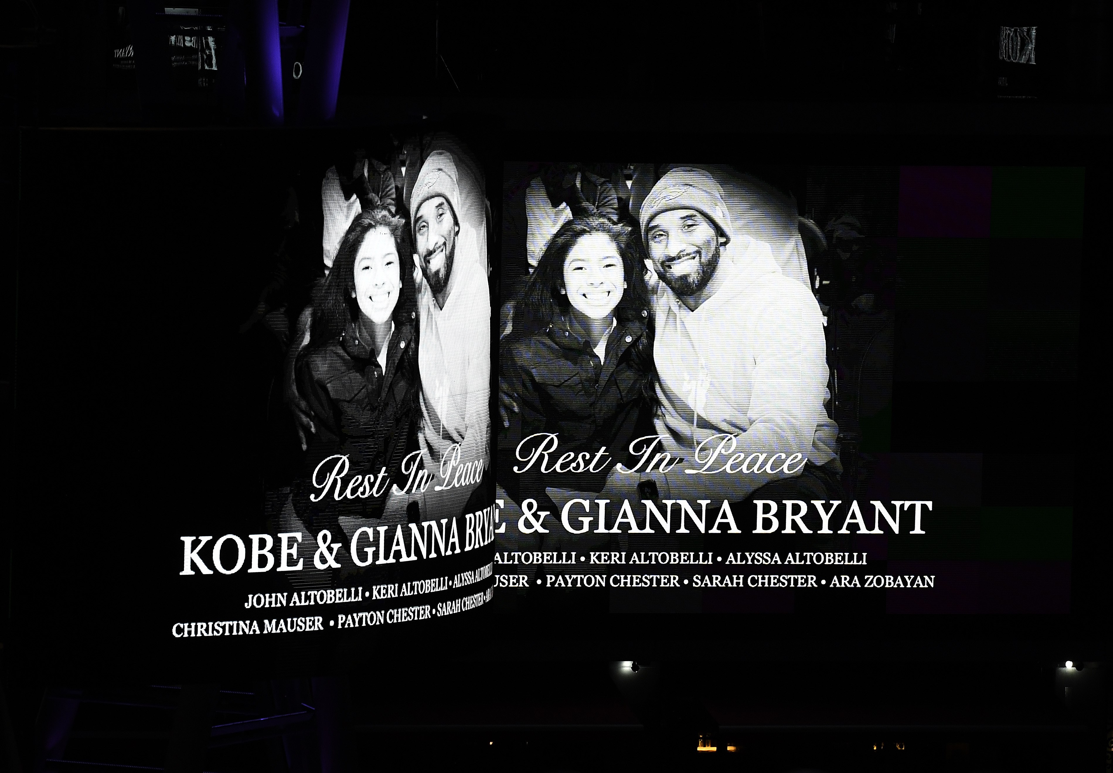Sebuah video berisi ucapan duka cita untuk Kobe Bryant, Gianna, dan korban kecelakaan helikopter ditampilkan di Staples Center.