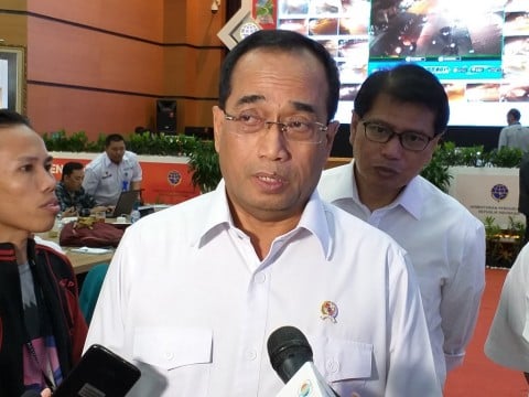 Menteri Perhubungan Budi Karya Sumadi memberi keterangan kepada media. 